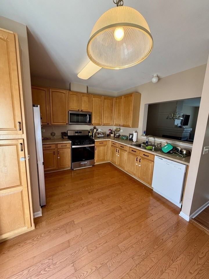 505 Cary Woods Cir - Photo 4 of 11
