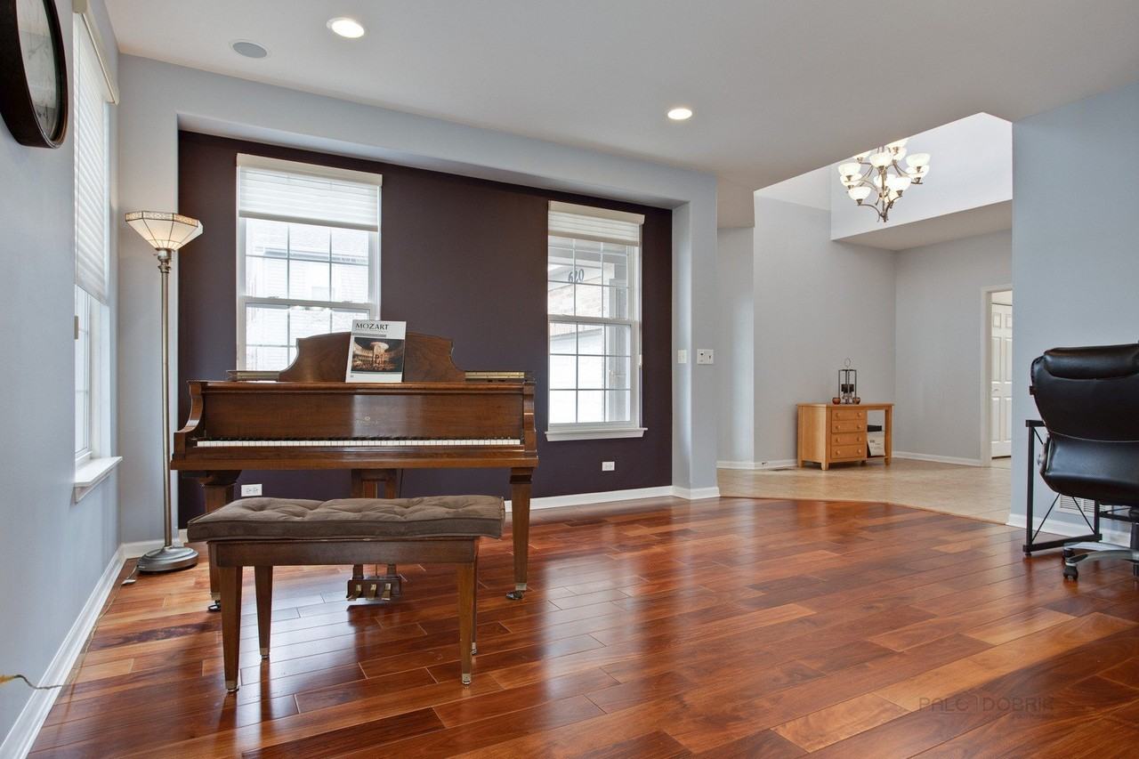 620 Geneva Ct - Photo 3 of 25