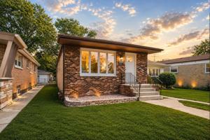 featured image of 10439 S Drake Ave