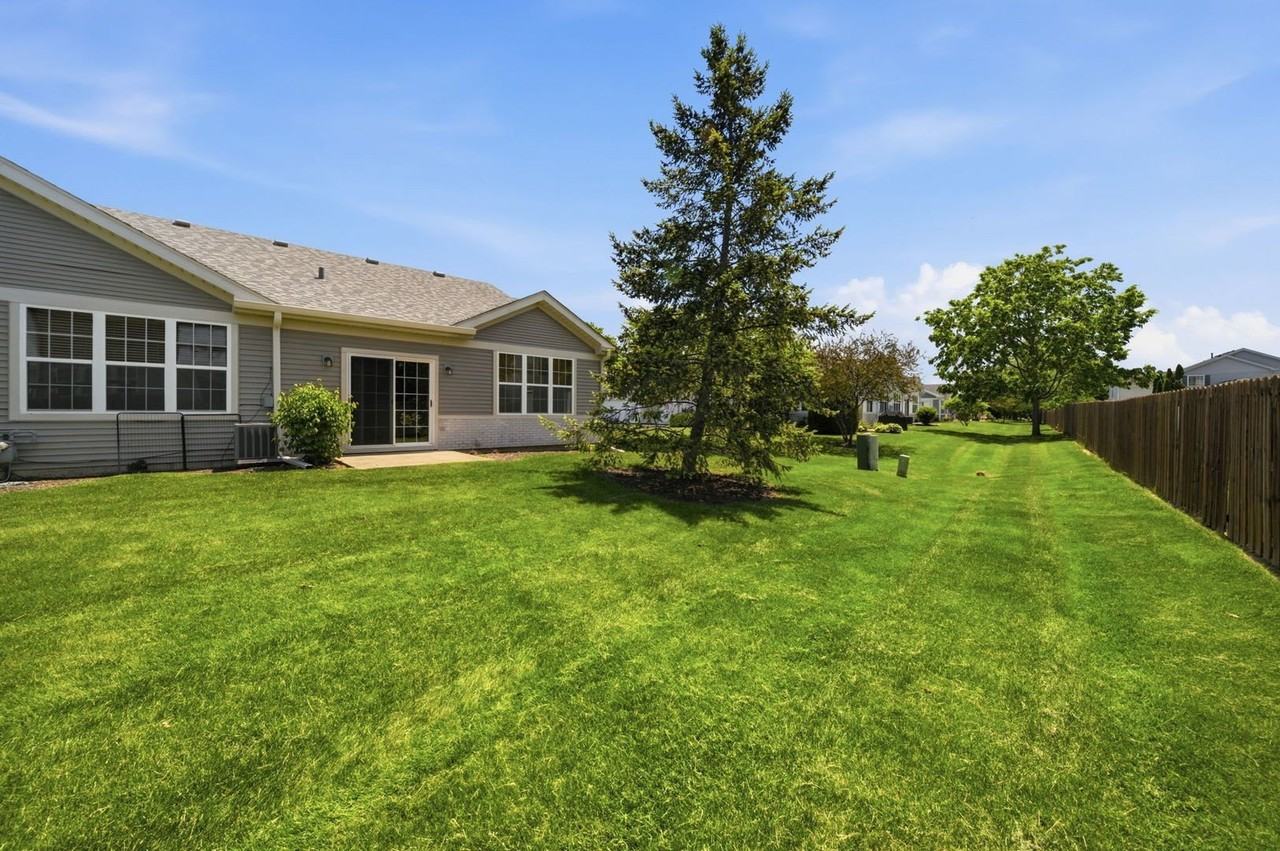 16340 Crescent Lake Dr - Photo 3 of 24