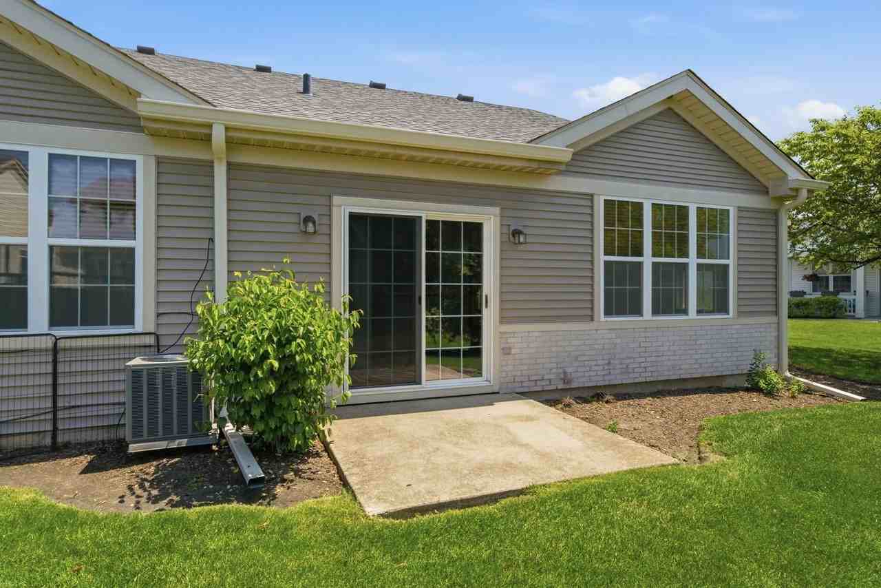 16340 Crescent Lake Dr - Photo 4 of 24