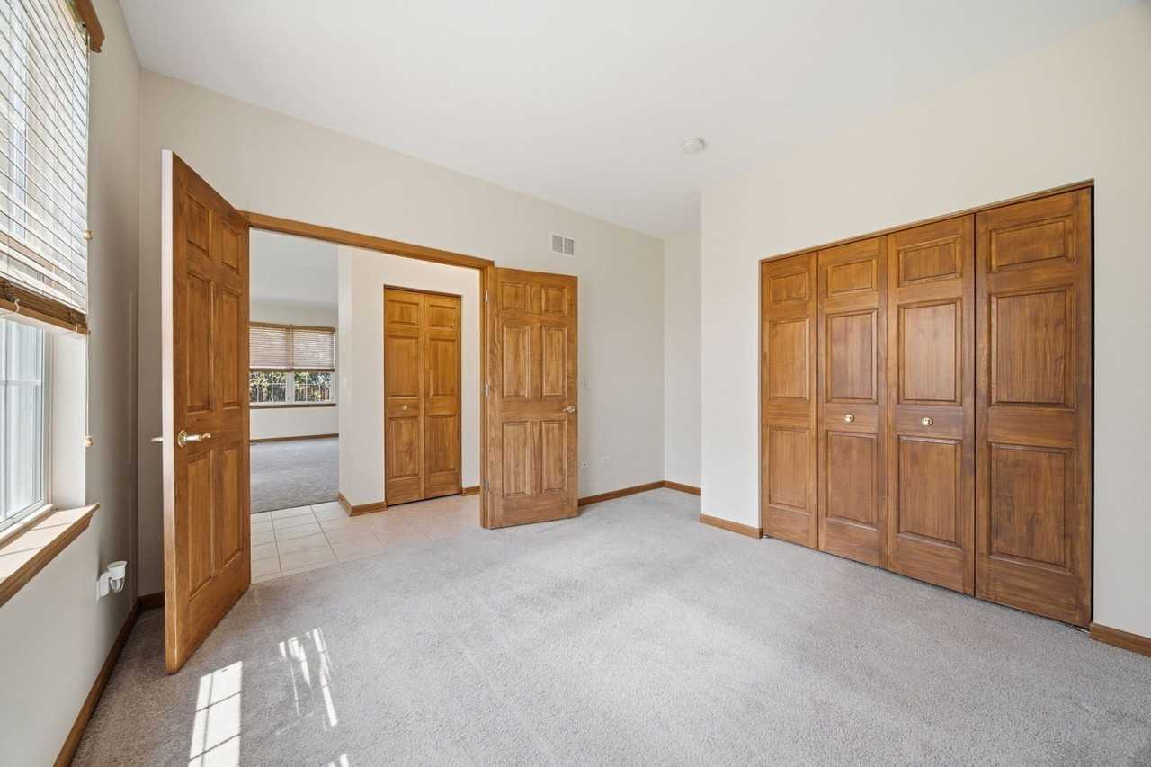16340 Crescent Lake Dr - Photo 6 of 24