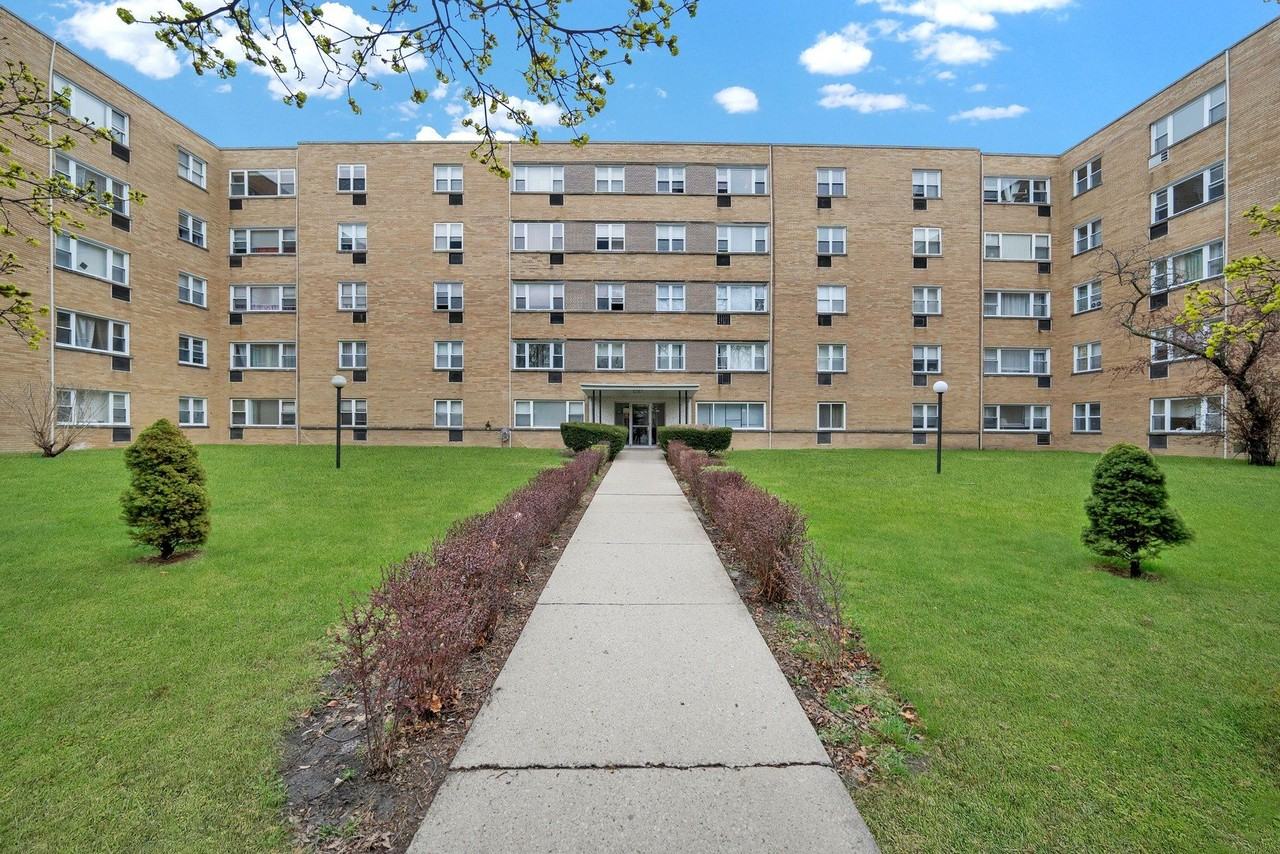 6161 N Hoyne Ave #504