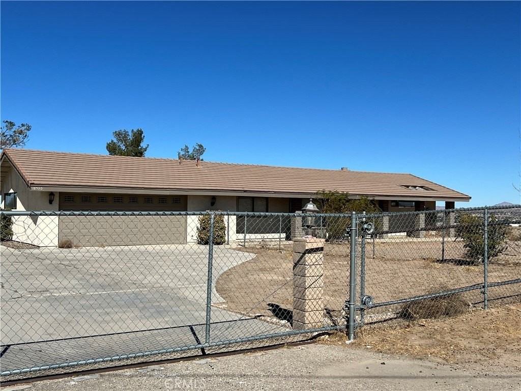 18530 Eucalyptus St - Photo 2 of 24