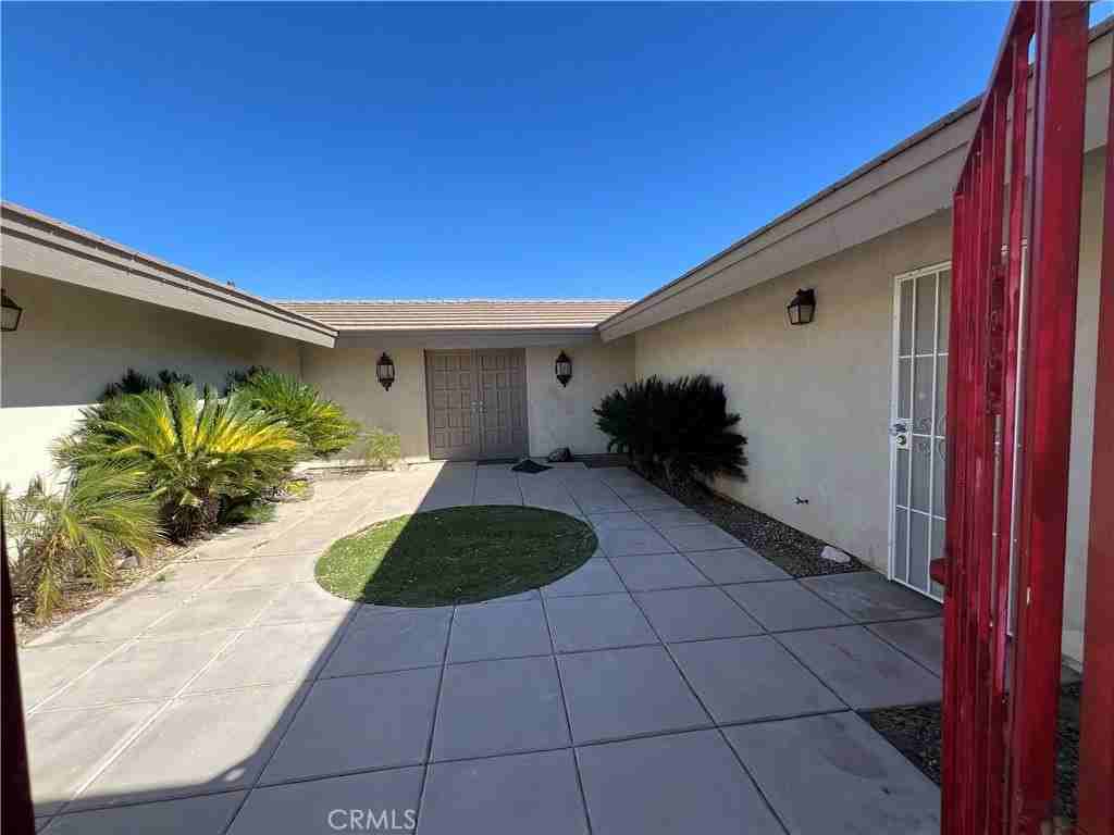 18530 Eucalyptus St - Photo 7 of 24