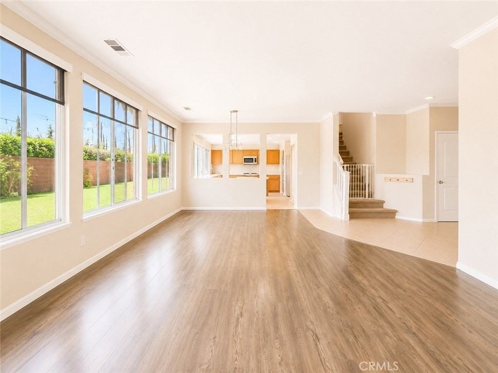 1695 Larkspur Ln - Photo 4 of 24