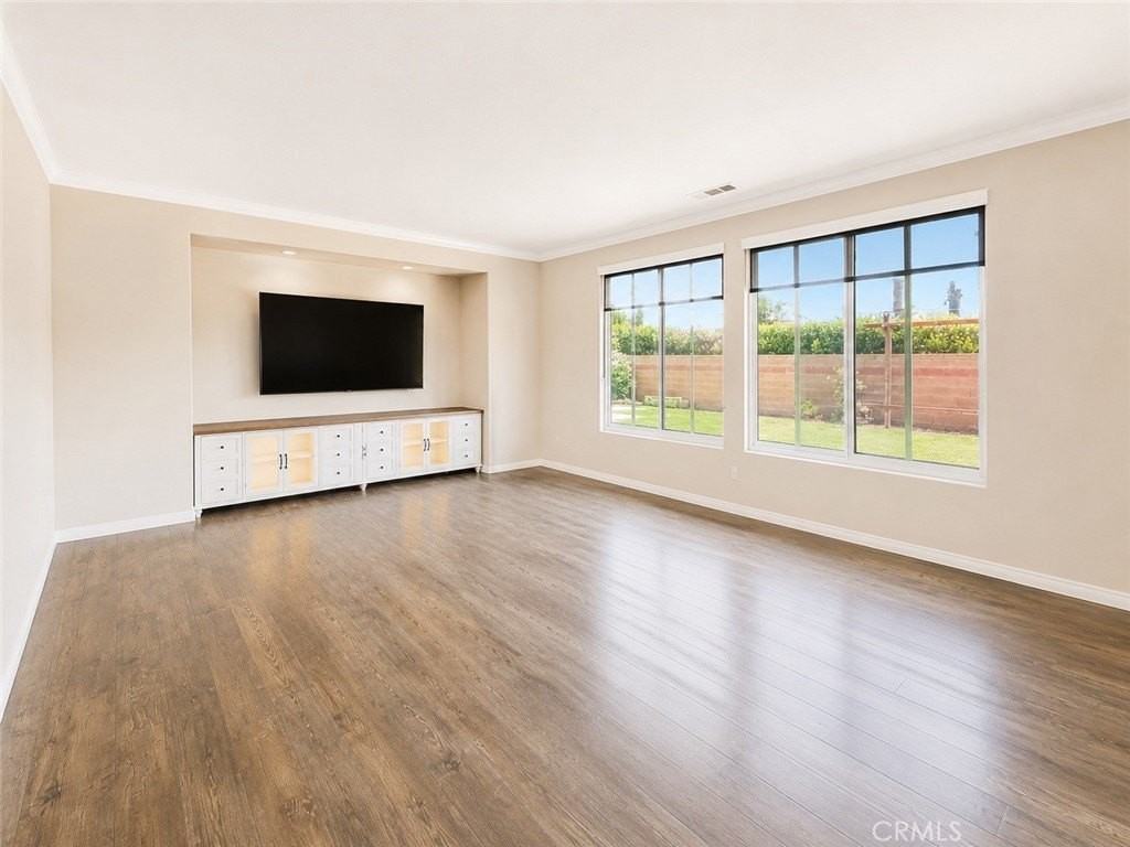 1695 Larkspur Ln - Photo 5 of 24