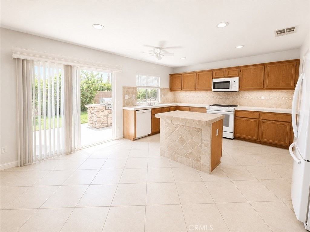1695 Larkspur Ln - Photo 6 of 24
