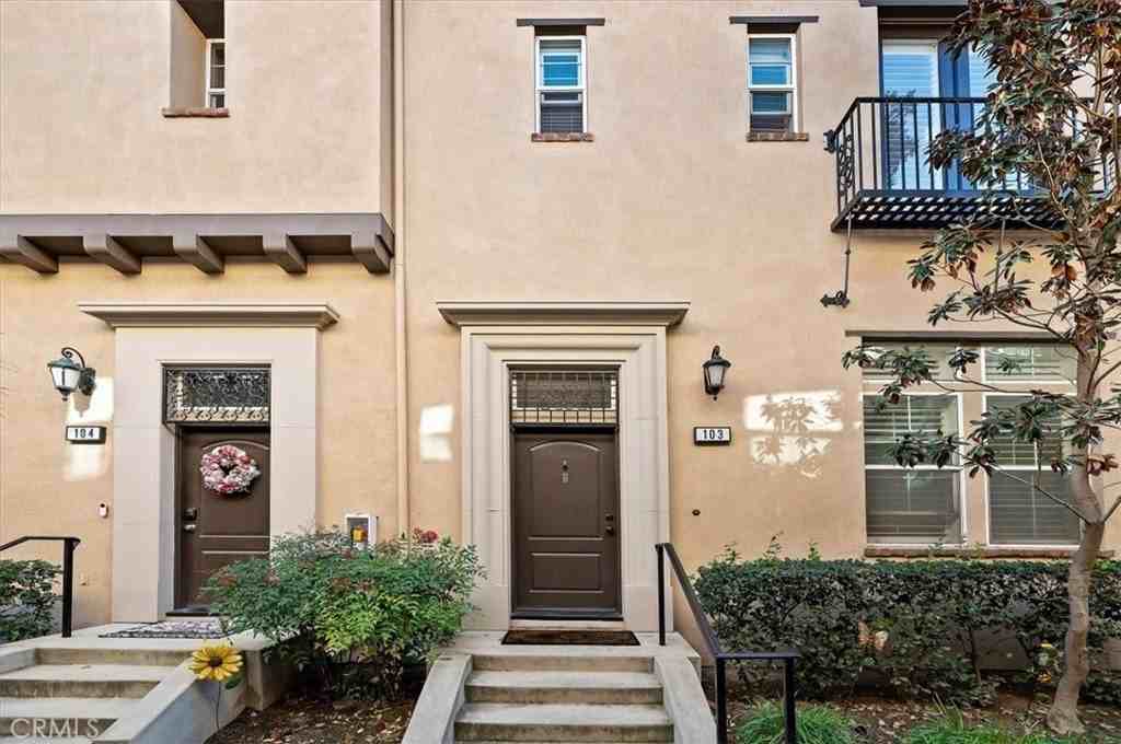 4433 Owens St - Photo 3 of 50