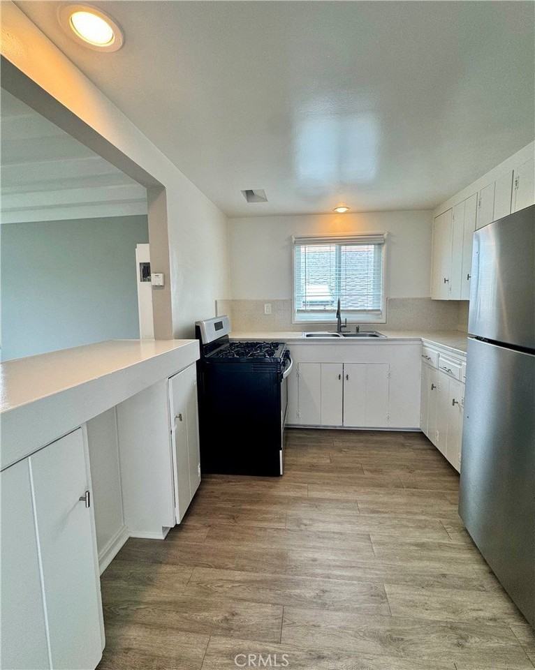 970 Glenneyre St #D - Photo 3 of 8