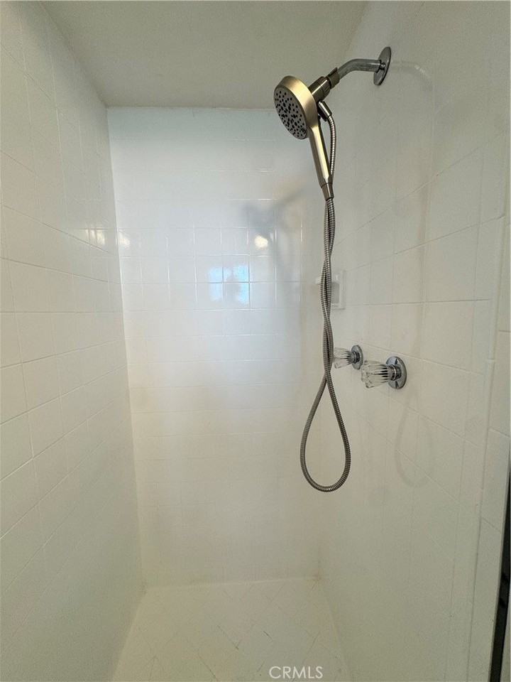 970 Glenneyre St #D - Photo 7 of 8