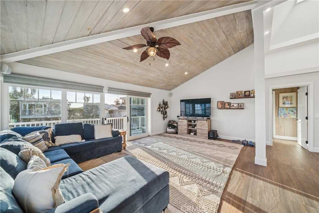 1044 Noria St - Photo 3 of 27
