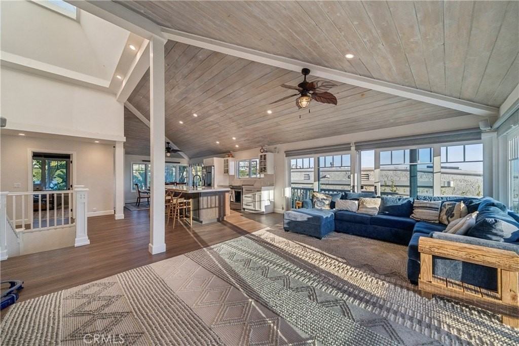 1044 Noria St - Photo 4 of 27