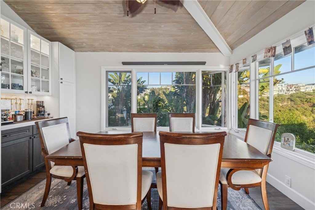1044 Noria St - Photo 6 of 27