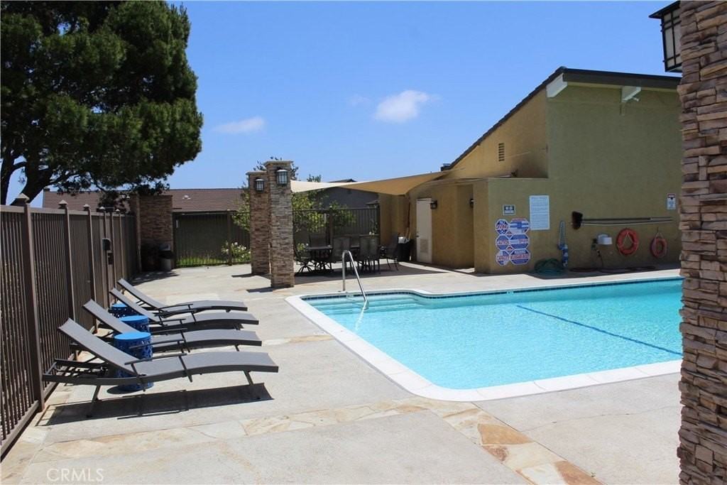 31058 Flying Cloud Dr - Photo 3 of 7