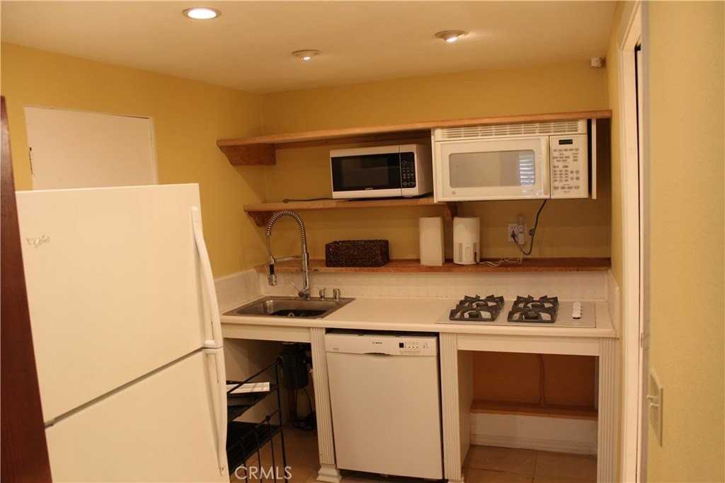 31058 Flying Cloud Dr - Photo 7 of 7
