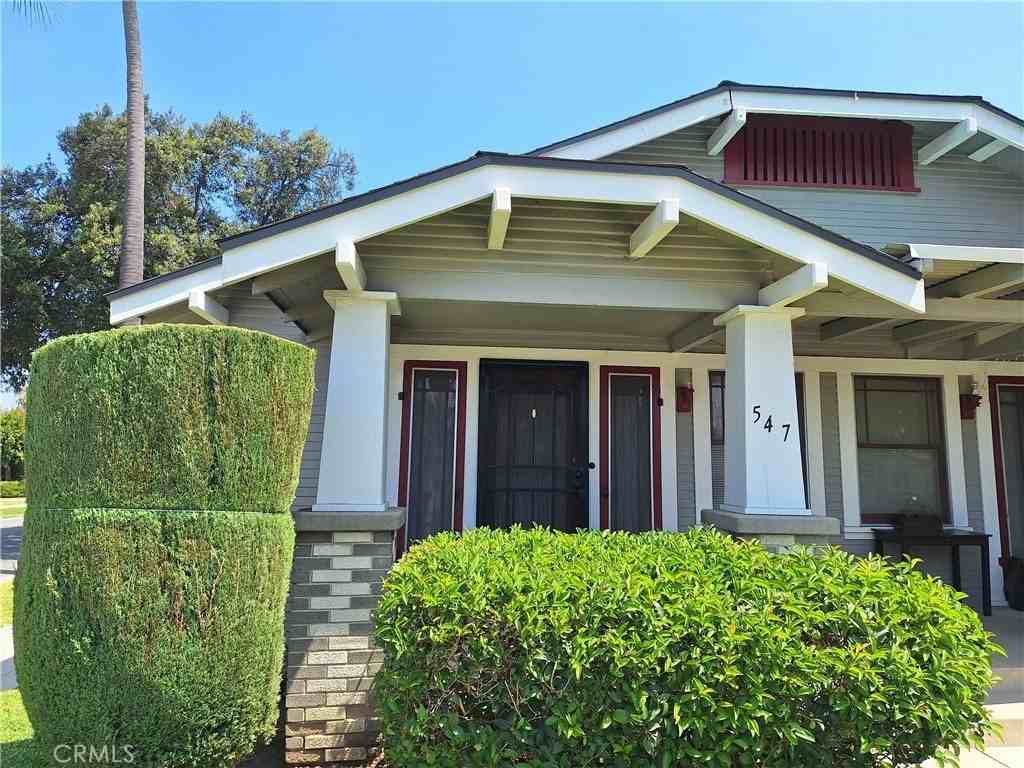 547 W Wilshire Ave - Photo 2 of 24