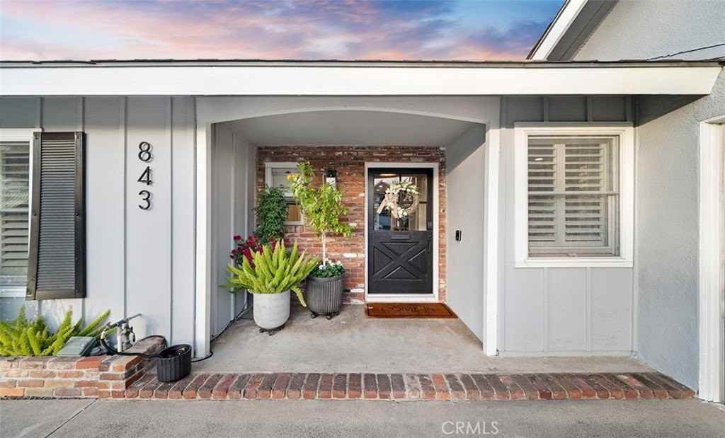 843 Bernard Dr - Photo 4 of 50