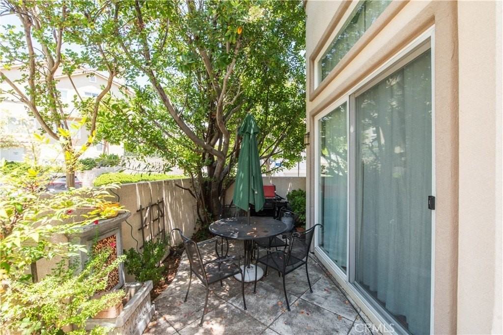 25725 Armstrong Cir #A - Photo 3 of 33