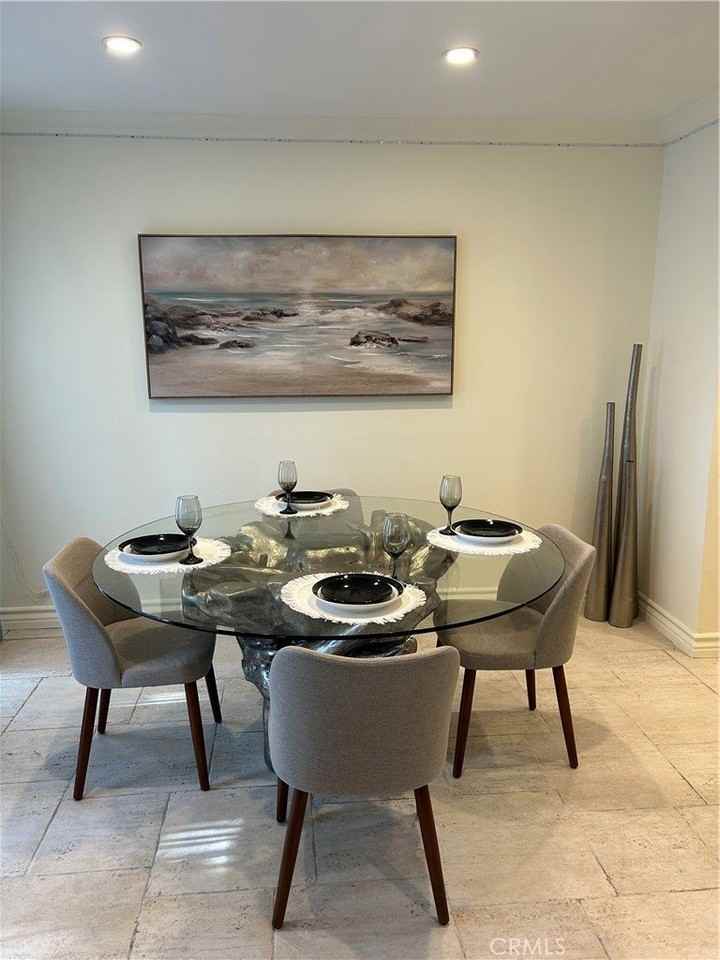 22141 Burbank Blvd #1 - Photo 4 of 27