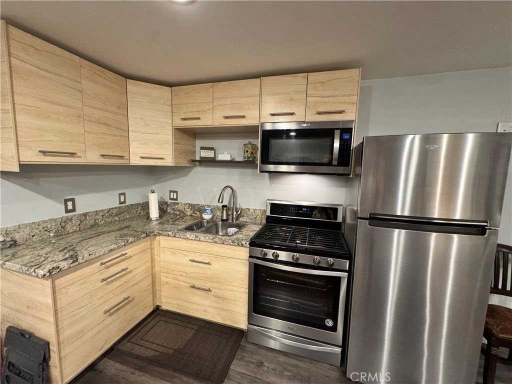 9767 Nita Ave - Photo 6 of 11