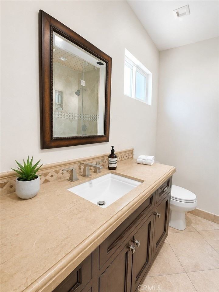19751 Kittridge St - Photo 6 of 19
