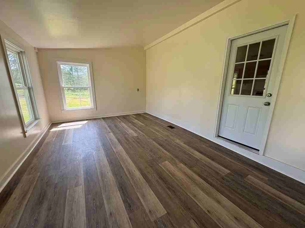 1058 Campbell Run Rd - Photo 4 of 35