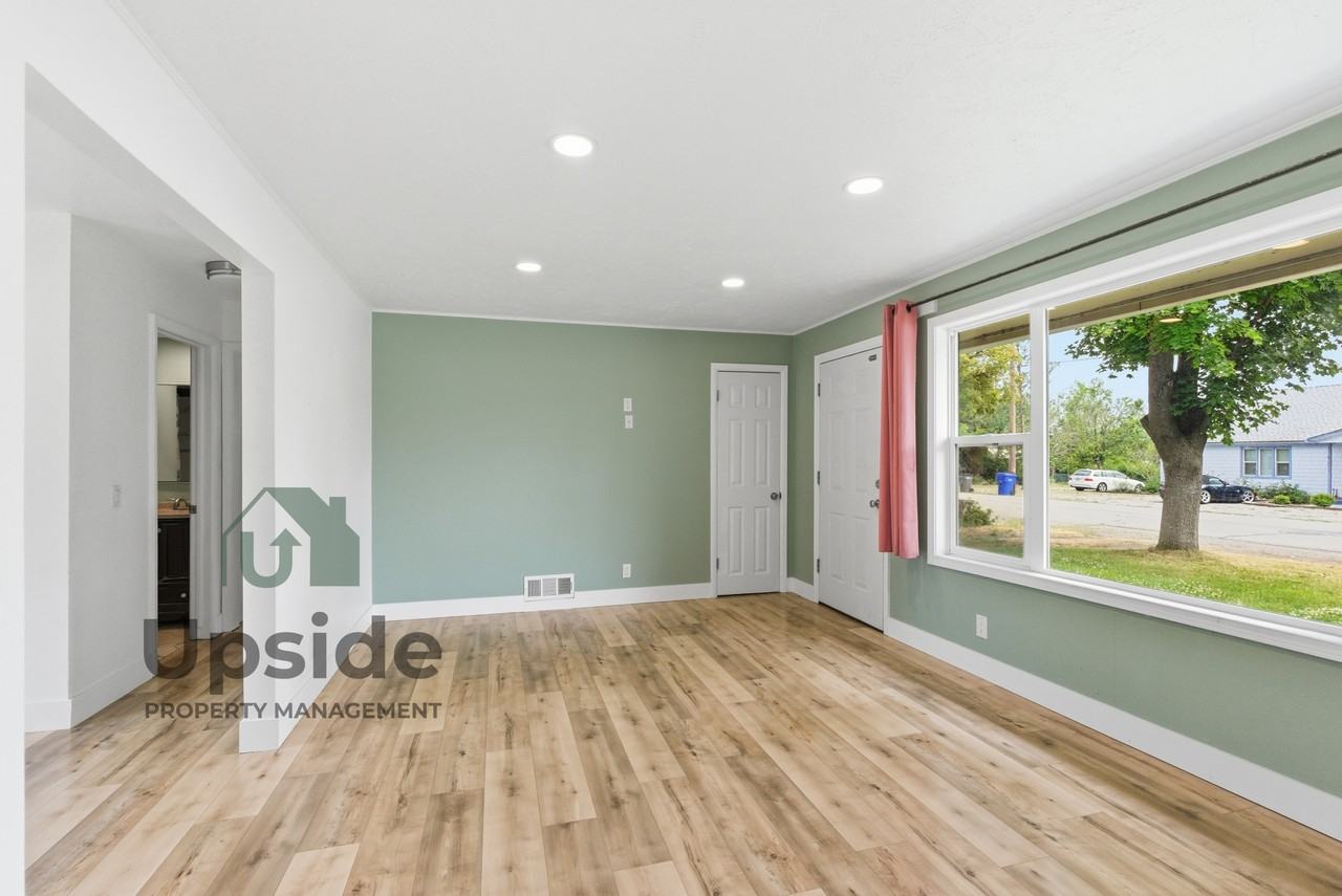 8719 E Valleyway Ave #1 - Photo 2 of 45