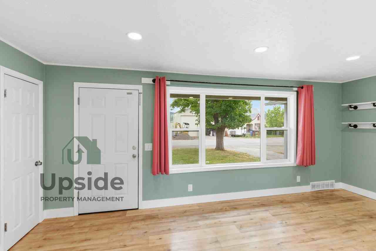 8719 E Valleyway Ave #1 - Photo 4 of 45