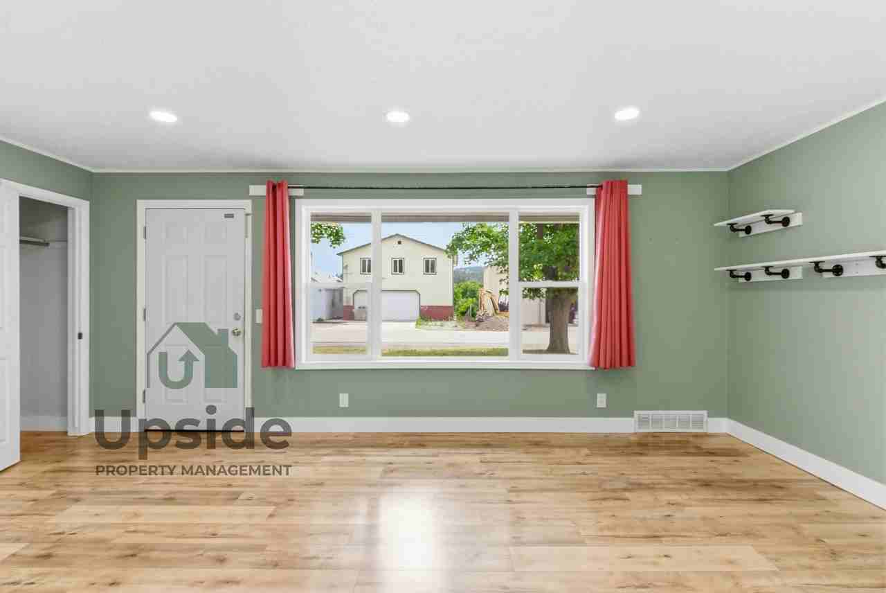 8719 E Valleyway Ave #1 - Photo 5 of 45
