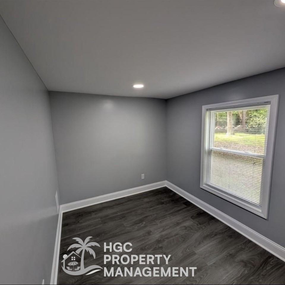 344 Wilshire Dr #1 - Photo 3 of 25