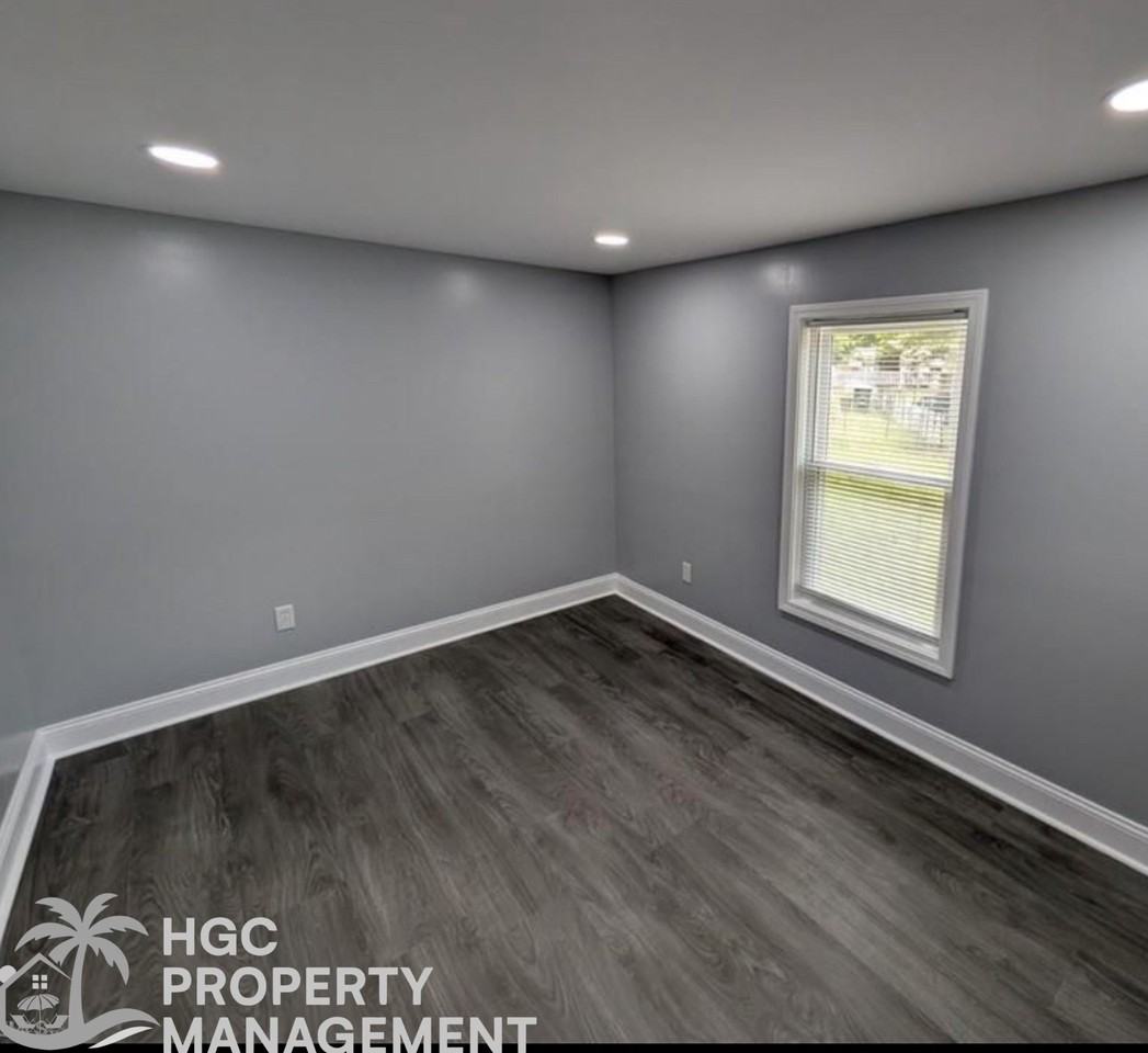 344 Wilshire Dr #1 - Photo 5 of 25