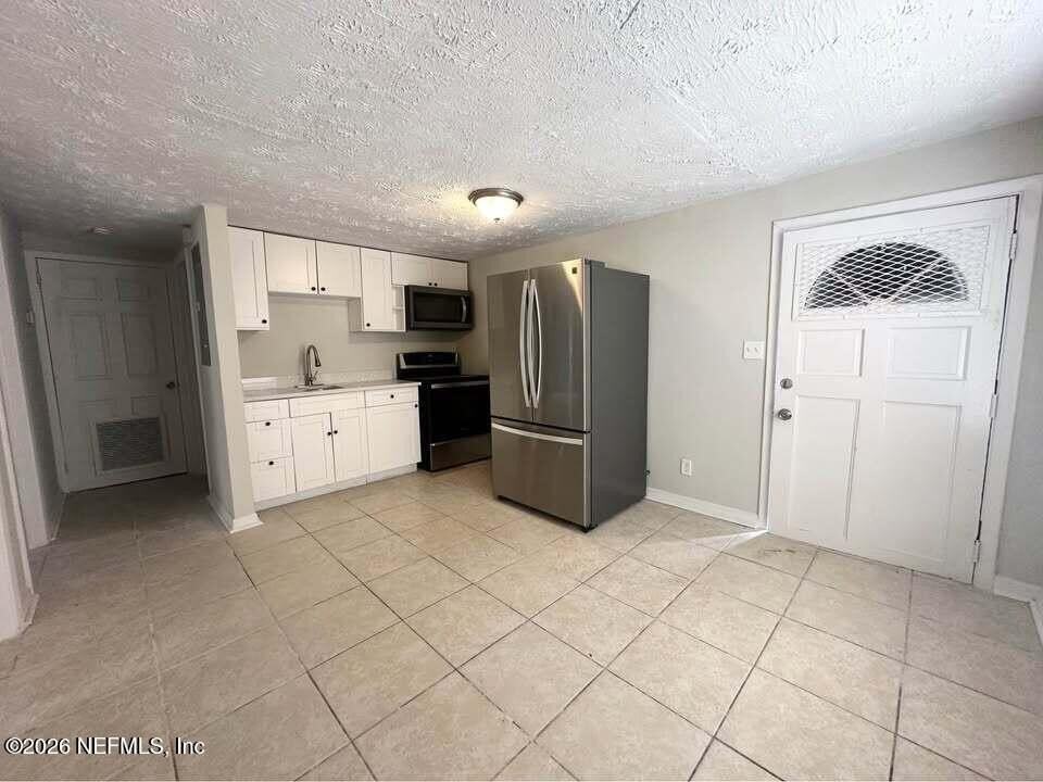1599 W 30th St #B - Photo 6 of 6