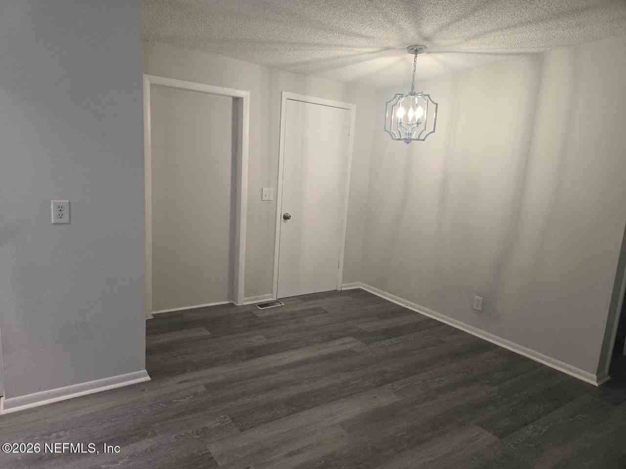 1587 W 30th St - Photo 3 of 7