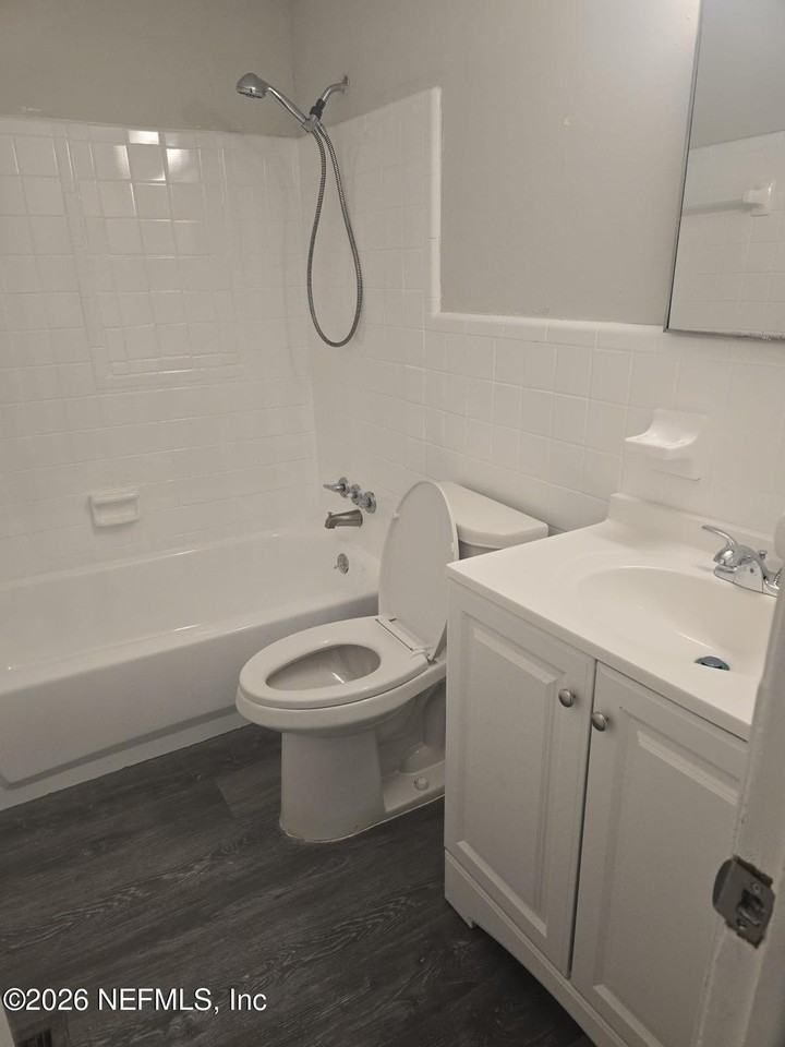 1587 W 30th St - Photo 5 of 7