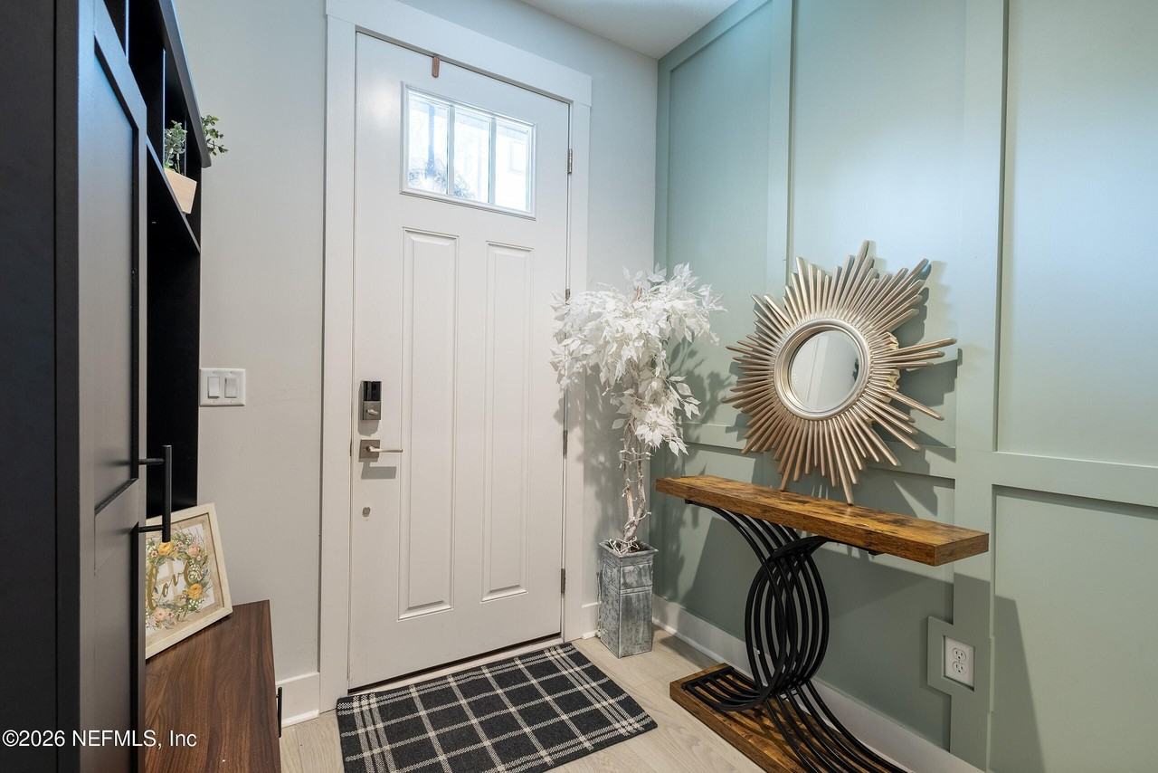 1624 Piazza Pl - Photo 3 of 34