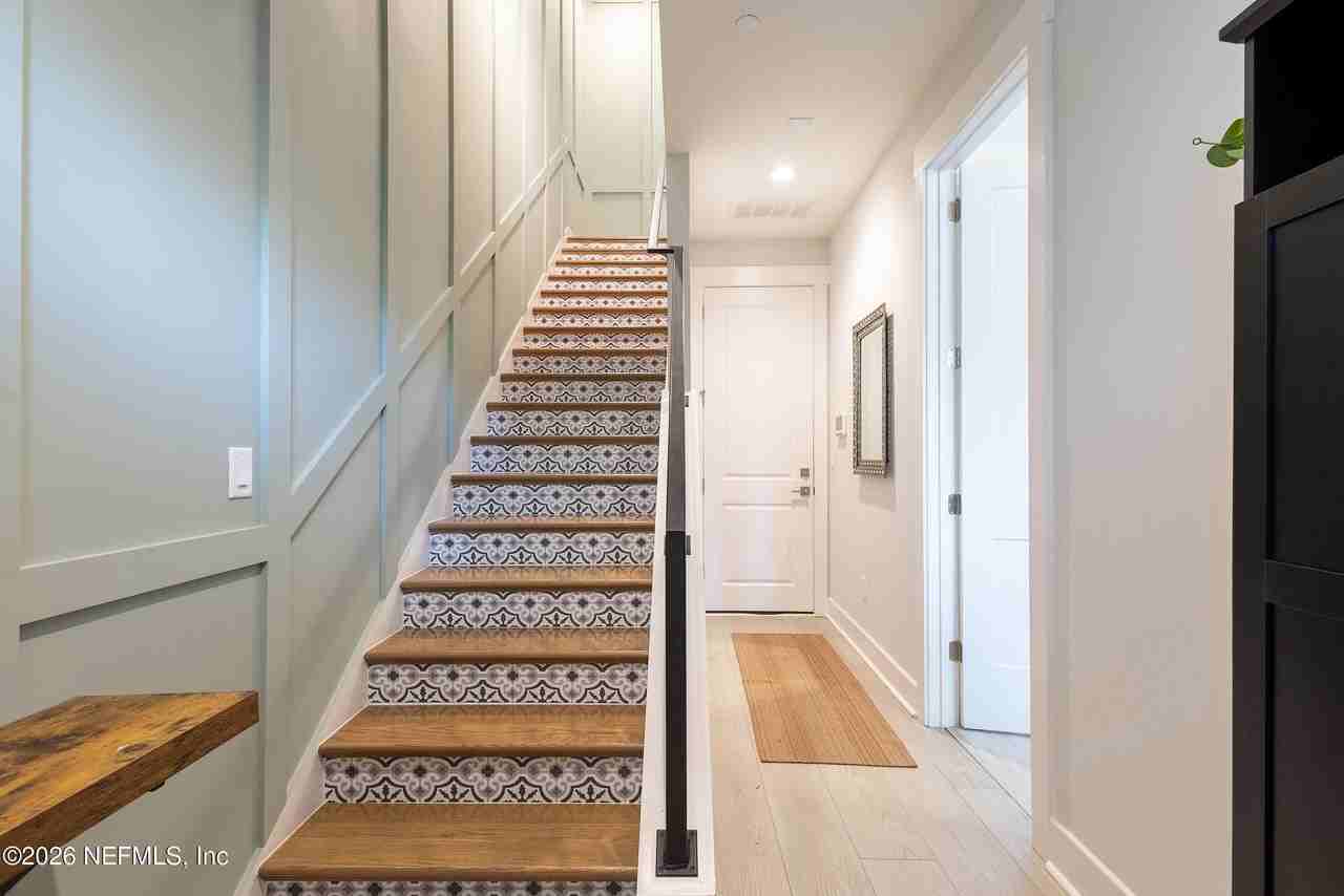 1624 Piazza Pl - Photo 4 of 34