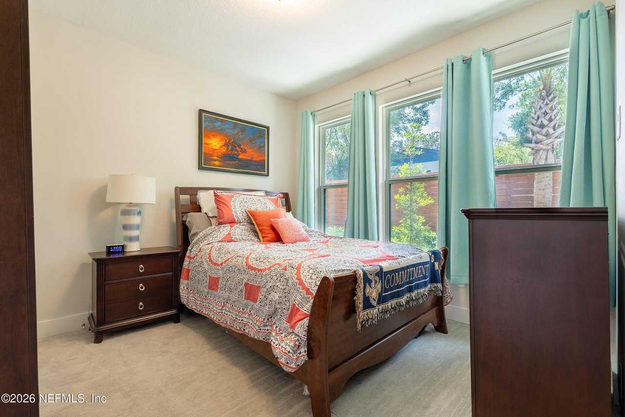 1624 Piazza Pl - Photo 6 of 34