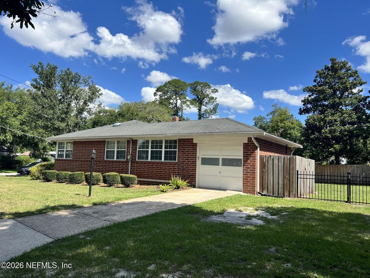 1377 Tiber Ave - Photo 3 of 39