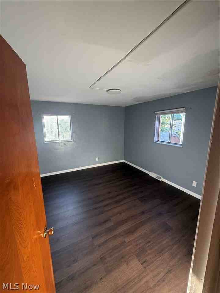 17911 Lake Shore Blvd #5 - Photo 2 of 7