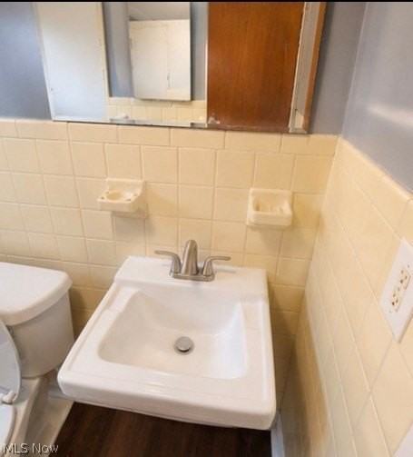 17911 Lake Shore Blvd #5 - Photo 4 of 7