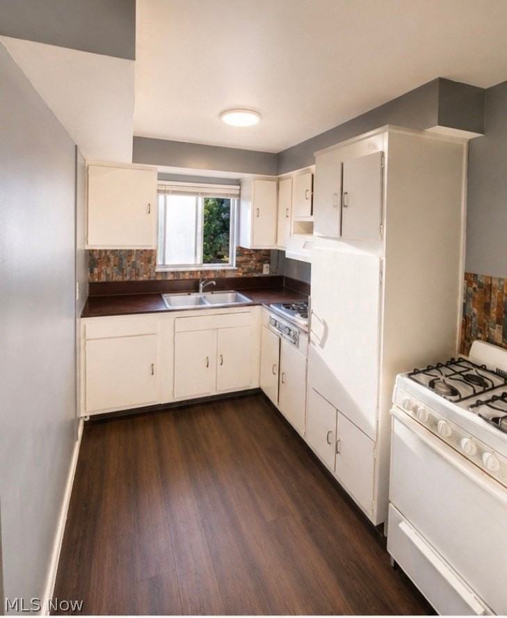 17911 Lake Shore Blvd #5 - Photo 5 of 7