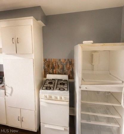 17911 Lake Shore Blvd #5 - Photo 6 of 7