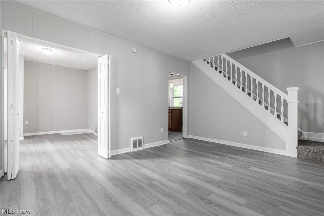 312 Upland Ave - Photo 5 of 24