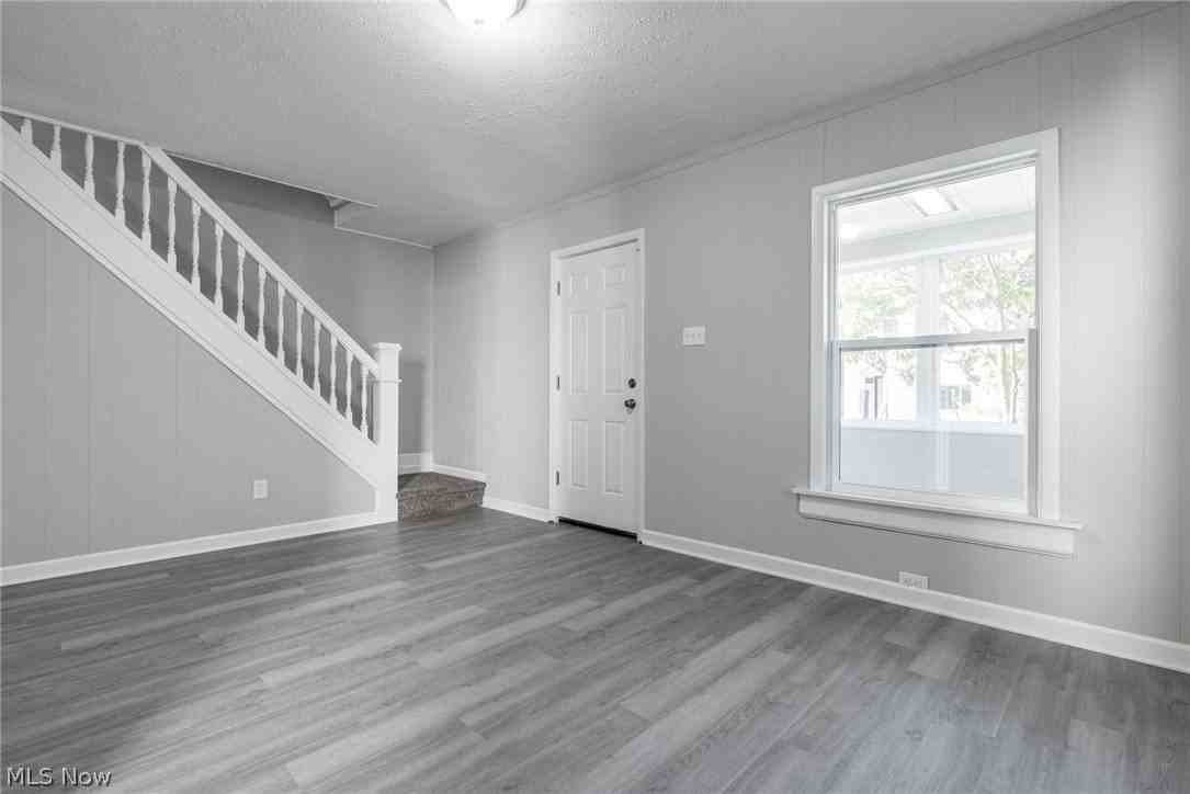 312 Upland Ave - Photo 6 of 24