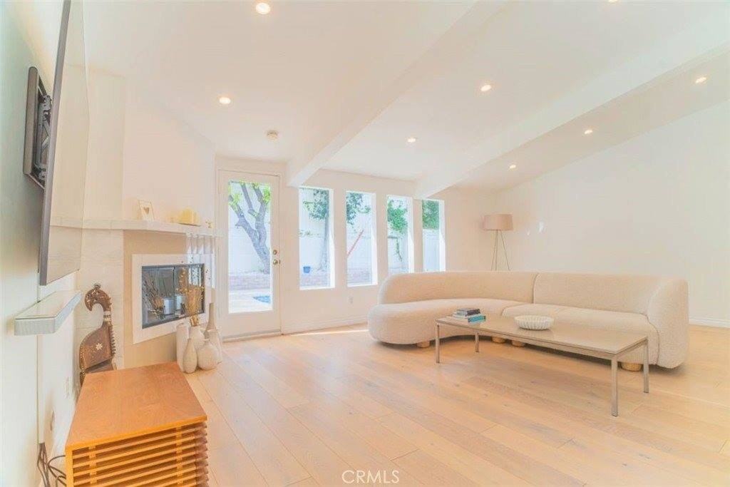 5179 Canoga Ave - Photo 5 of 21