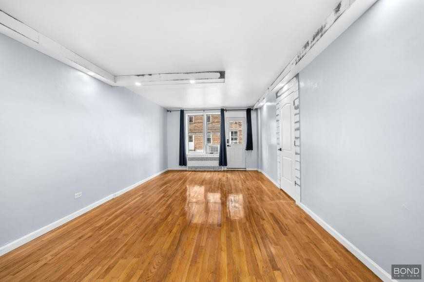 1350 E 5th St - Photo 2 of 7