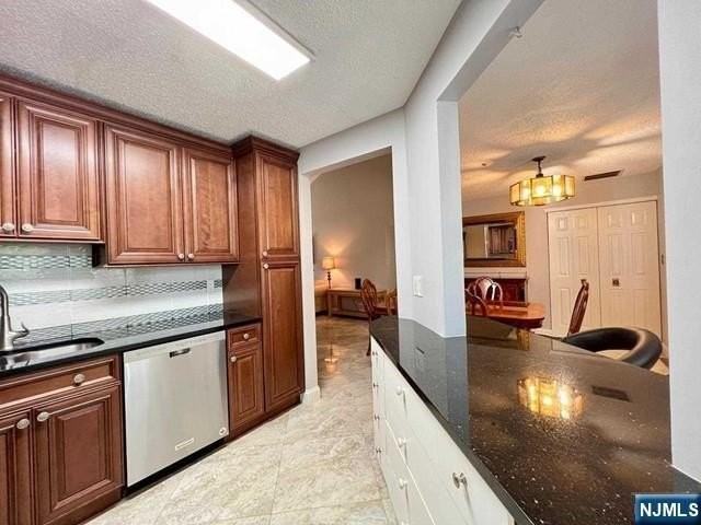 1029 Castle Rd - Photo 2 of 17