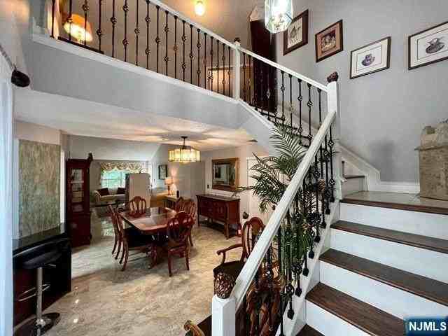 1029 Castle Rd - Photo 4 of 17