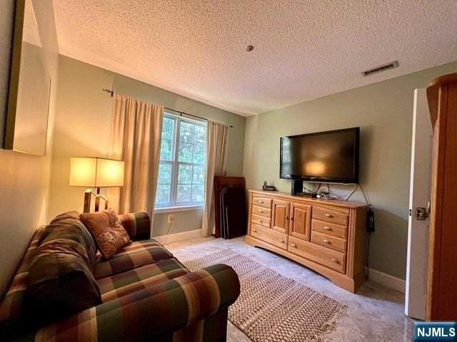 1029 Castle Rd - Photo 6 of 17